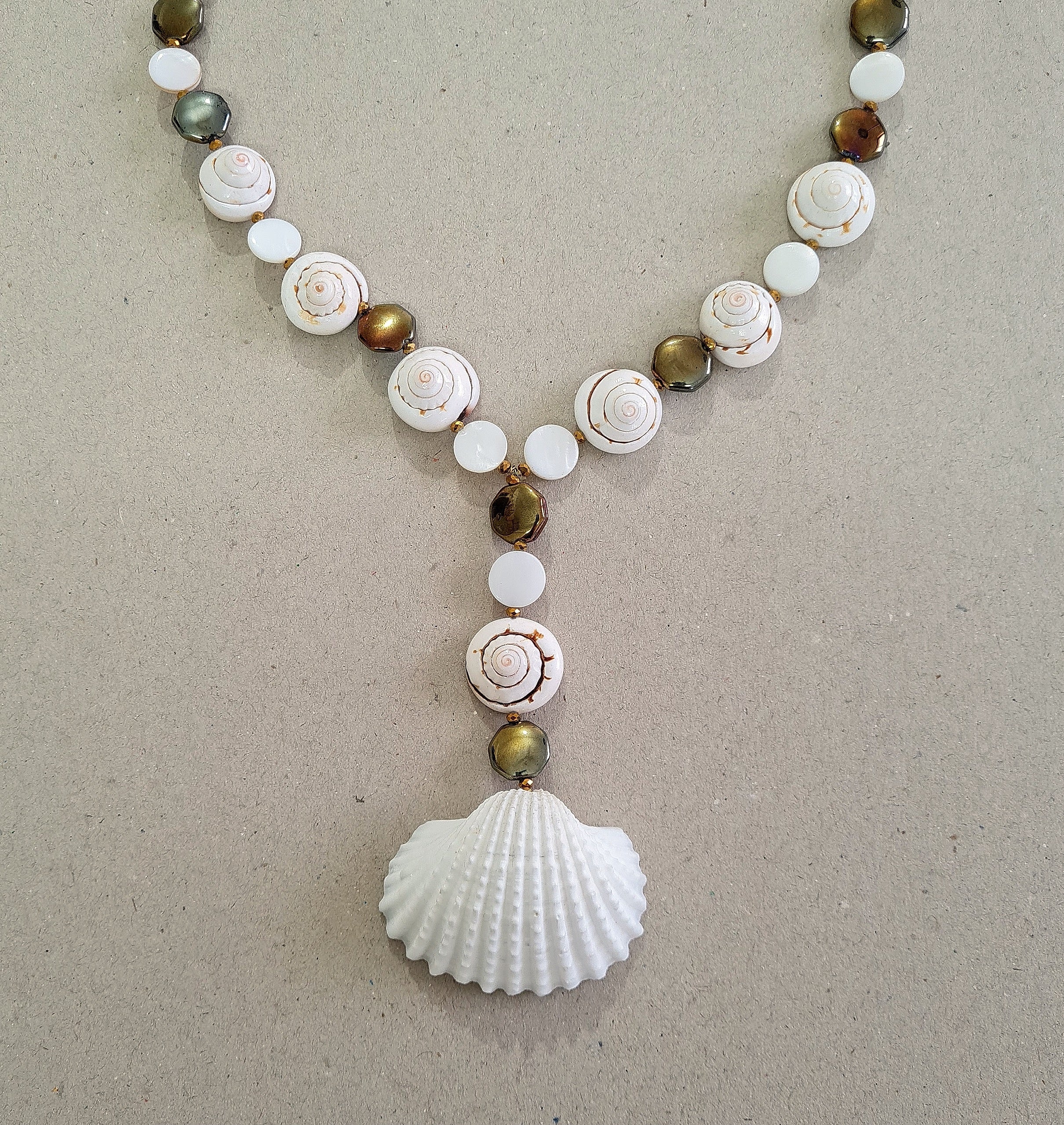 MARINE TREASURE LARIAT IN GOLD FINISH