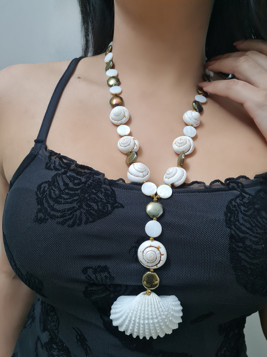 MARINE TREASURE LARIAT IN GOLD FINISH
