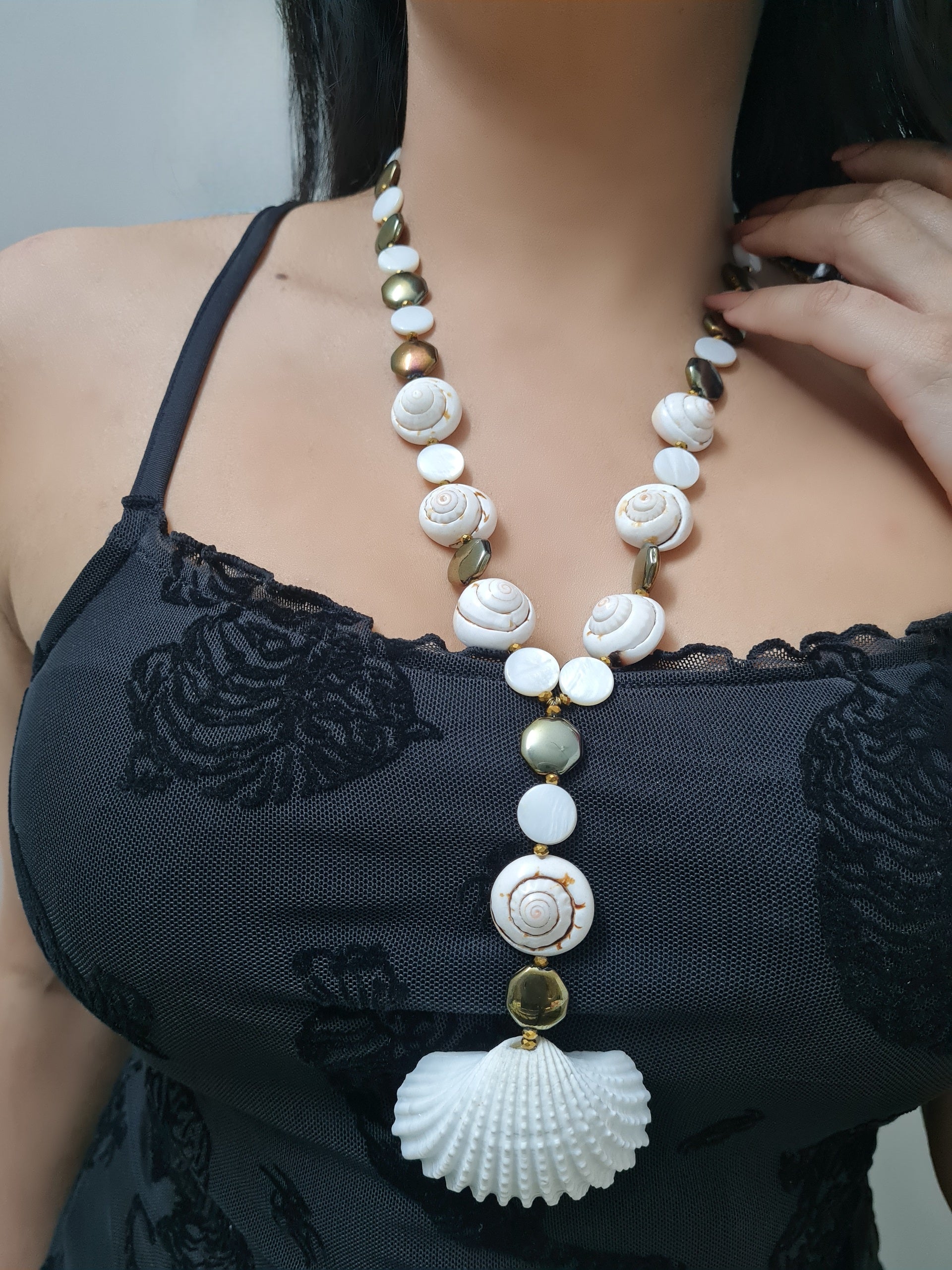 MARINE TREASURE LARIAT IN GOLD FINISH