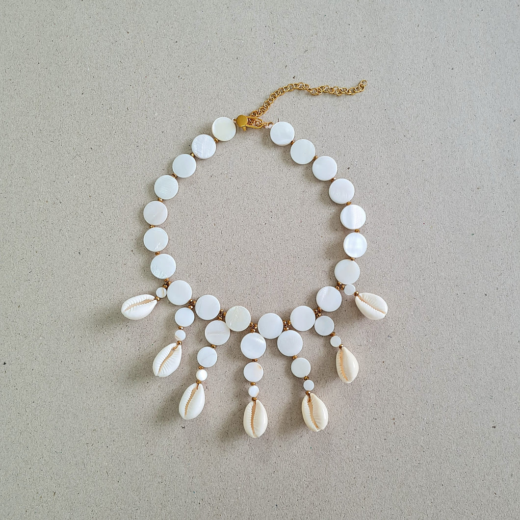 SHELL HARMONY STATEMENT NECKPIECE IN GOLD FINISH