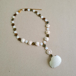 MARINE TREASURE LARIAT IN GOLD FINISH