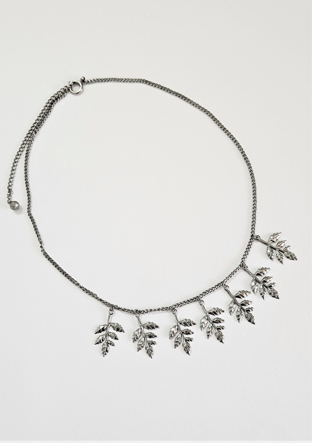 DANGLING FERN NECKLACE