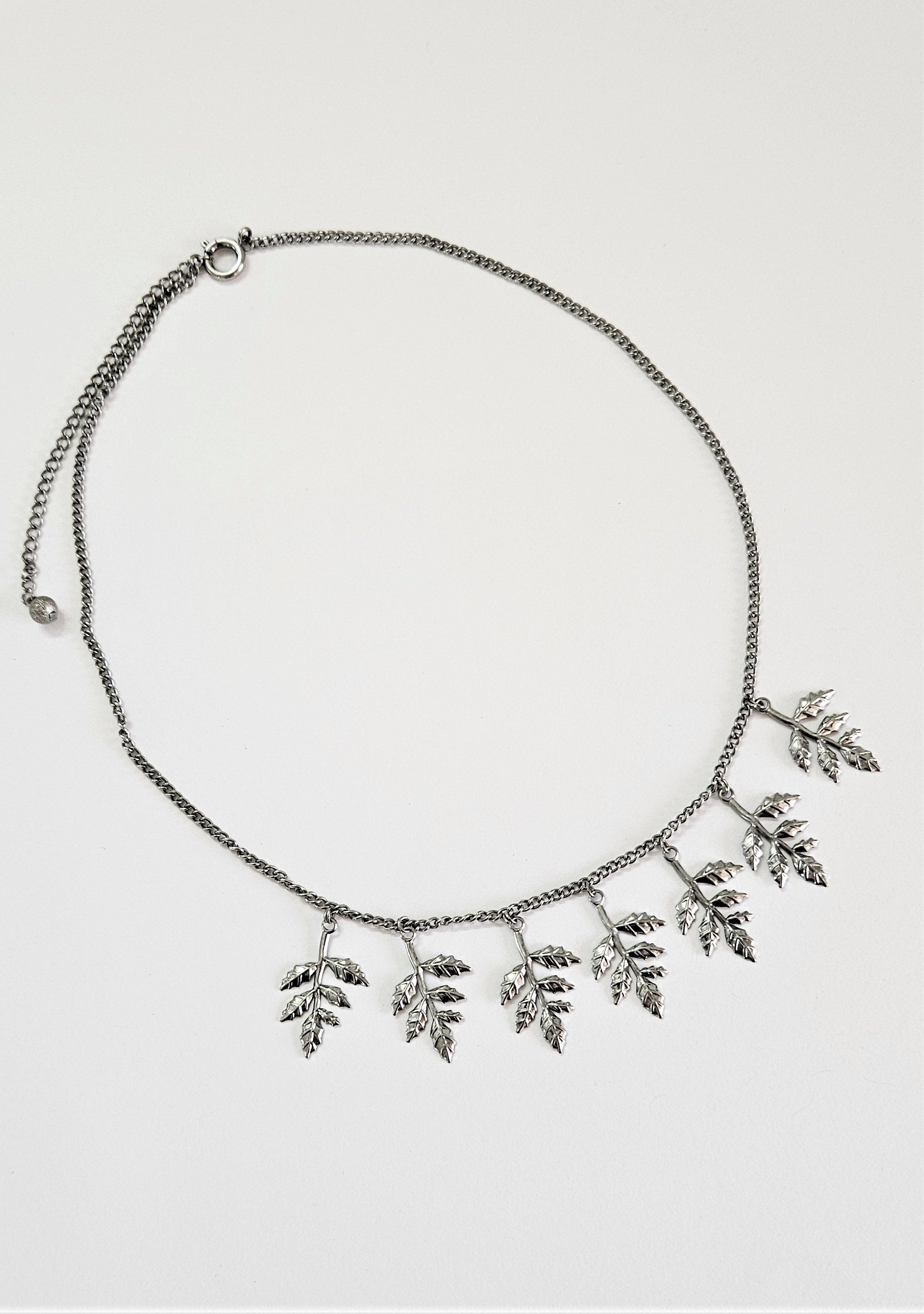 DANGLING FERN NECKLACE