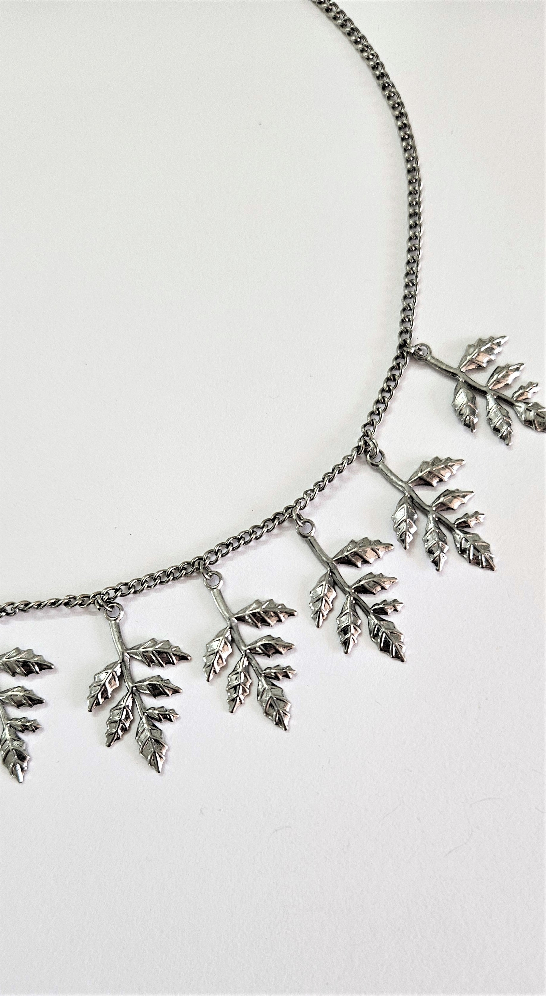 DANGLING FERN NECKLACE