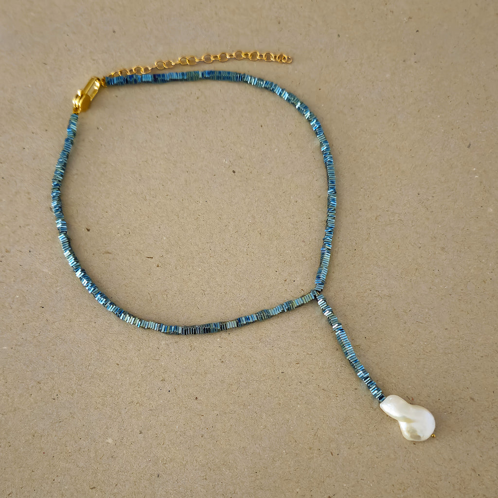 METALLIC Y LARIAT CHOKER WITH BAROQUE PEARLS