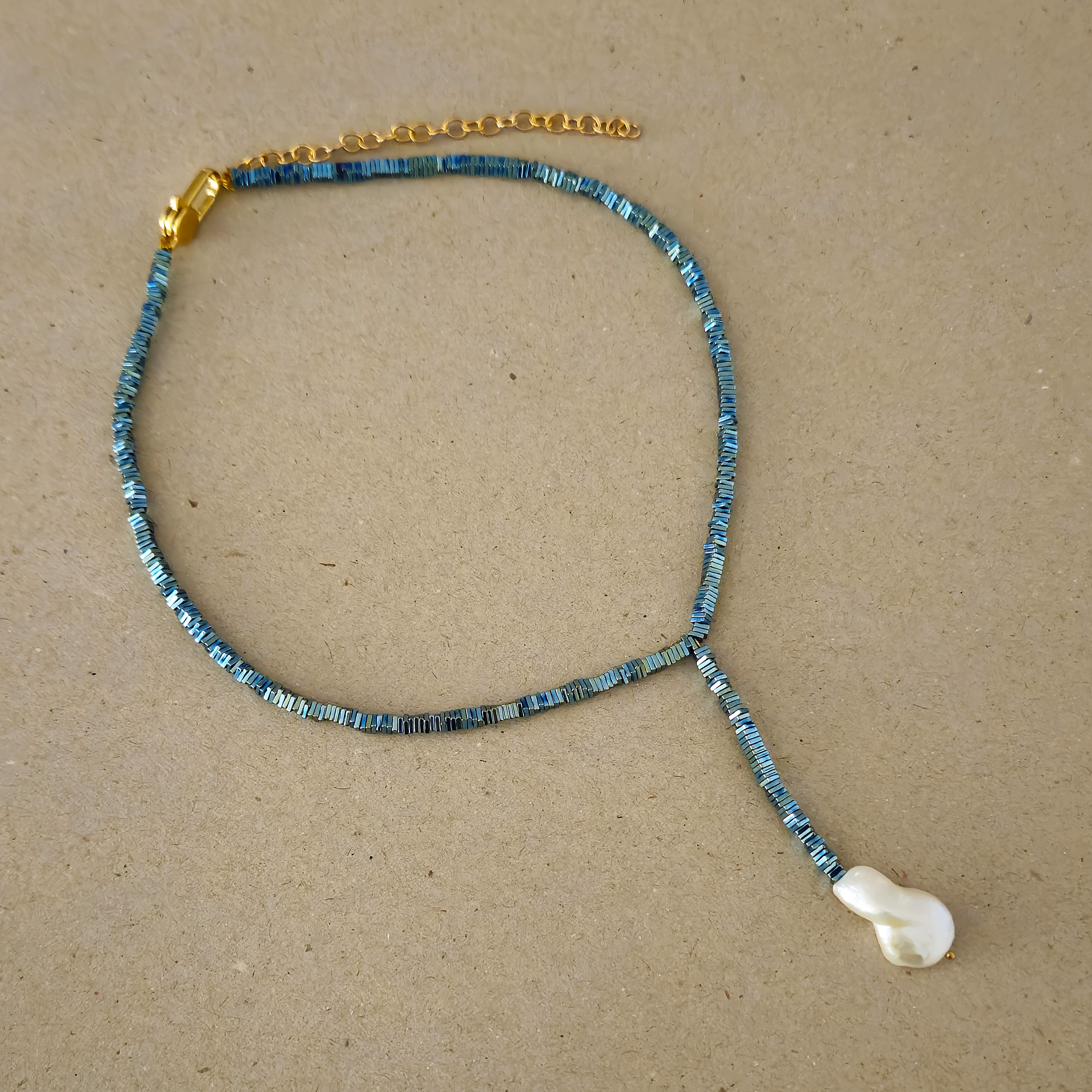 METALLIC Y LARIAT CHOKER WITH BAROQUE PEARLS