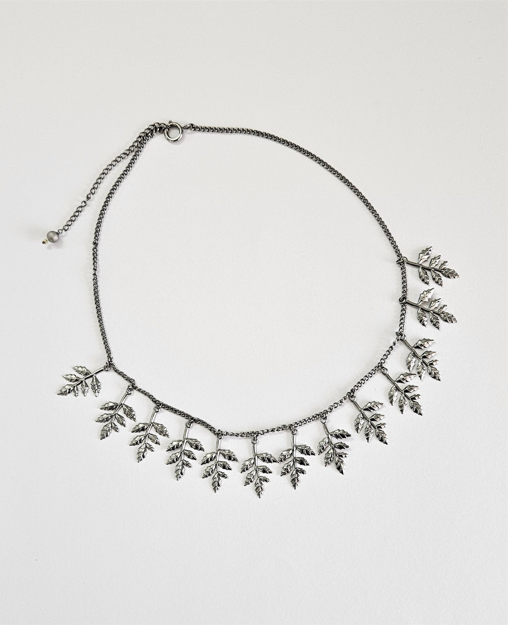 DANGLING FERN NECKLACE BY SKEDIO