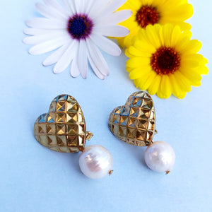 PEARL LOVE EARRINGS